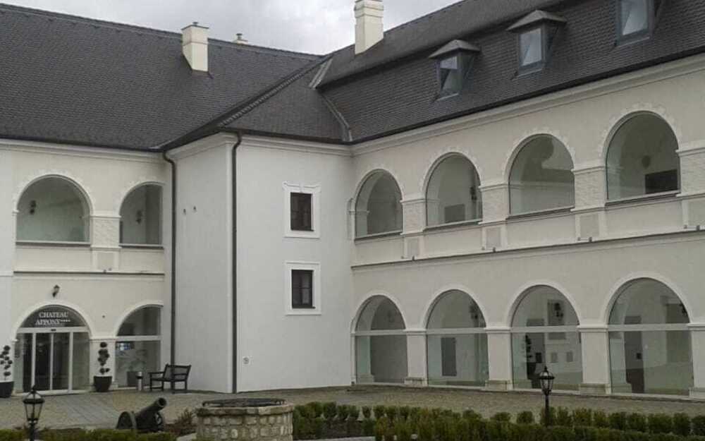 Slovensko - Oponice - kaštieľ + Trnava - historické centrum 22,- €